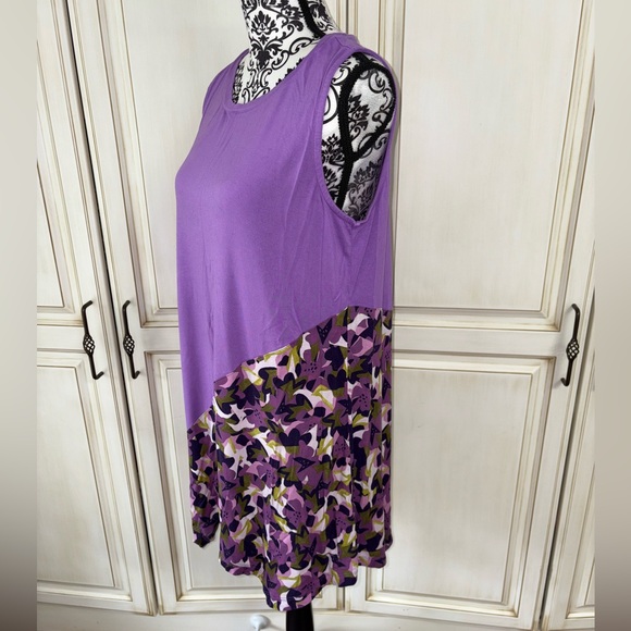 LOGO Layers Size Large Purple Tank Top with Diagonal Floral Design - Picture 6 of 13